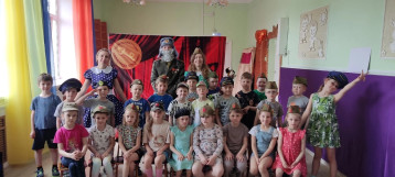 В моём детстве была война... В моём детстве была война.